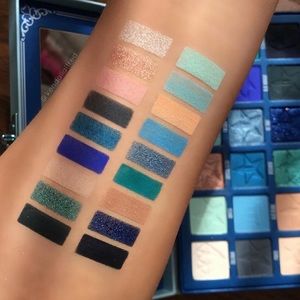 Blue blooded palette (bnib)